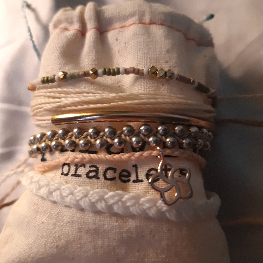 Set of 6 Pura Vida bracelets